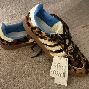 NIB Rare Pony Leopard Sambas womens 8